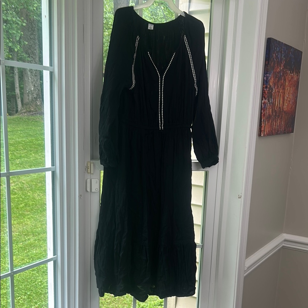 Elegant Black Dress with Zipper Detail